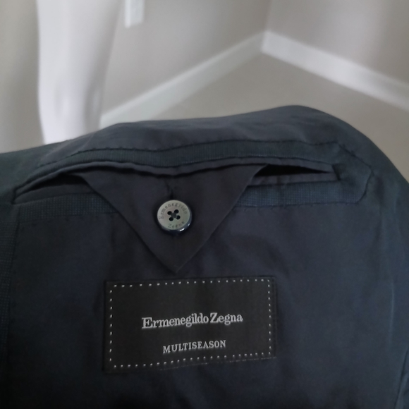 Classic Navy Men's Blazer - Picture 6 of 8